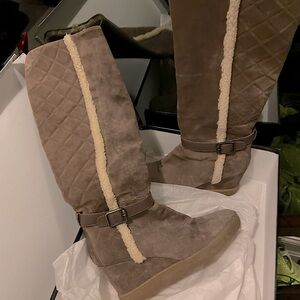 Women’s weatherproof suede fur boots with side zipper